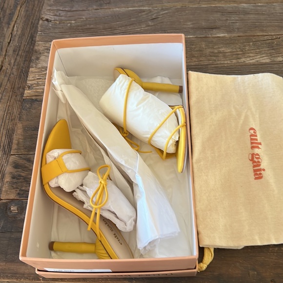 Cult Gaia Yellow Heels - Picture 9 of 10